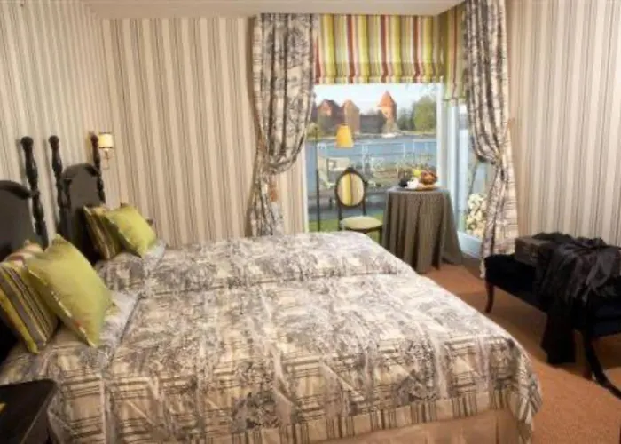 Apvalaus Stalo Klubas Gastro & Spa Hotel